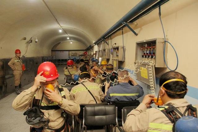 避難硐室 避難硐室